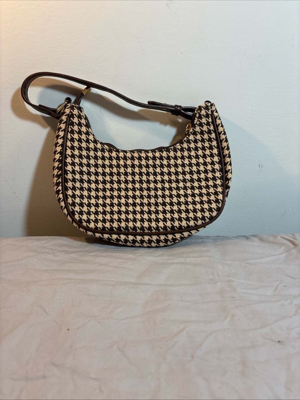 Montana West Black & Cream Houndstooth Crescent Shoulder Bag